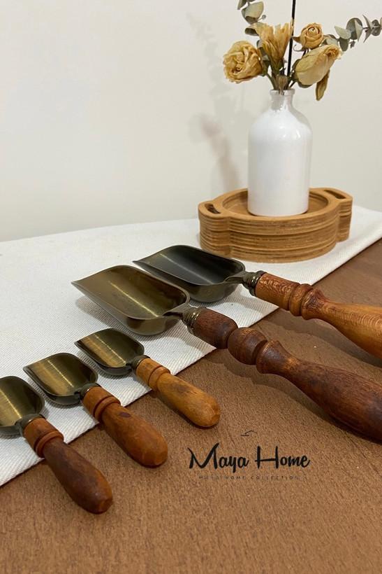 قاشق آجیل خوری مدل سرتاس دسته چوبی